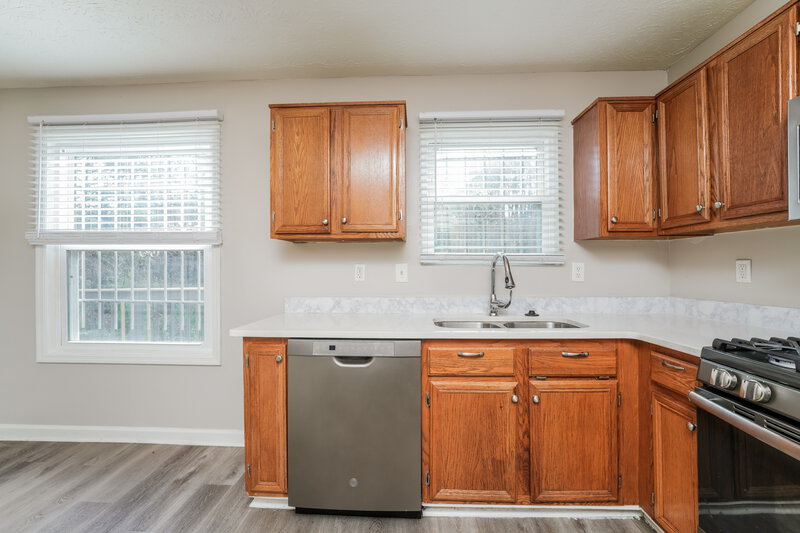 1,850/Mo, 4923 Windsor Downs Dr Decatur, GA 30035 Kitchen View 2