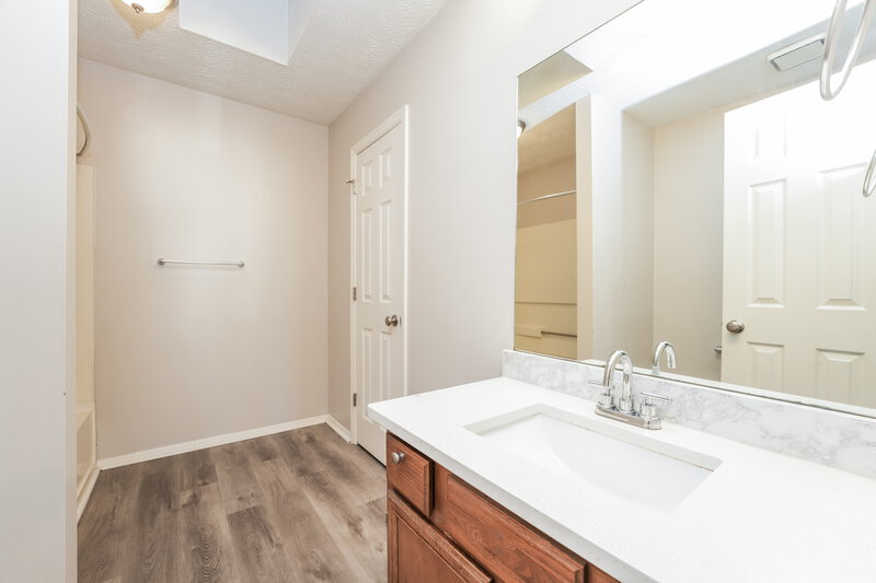 1,850/Mo, 4923 Windsor Downs Dr Decatur, GA 30035 Main Bathroom View