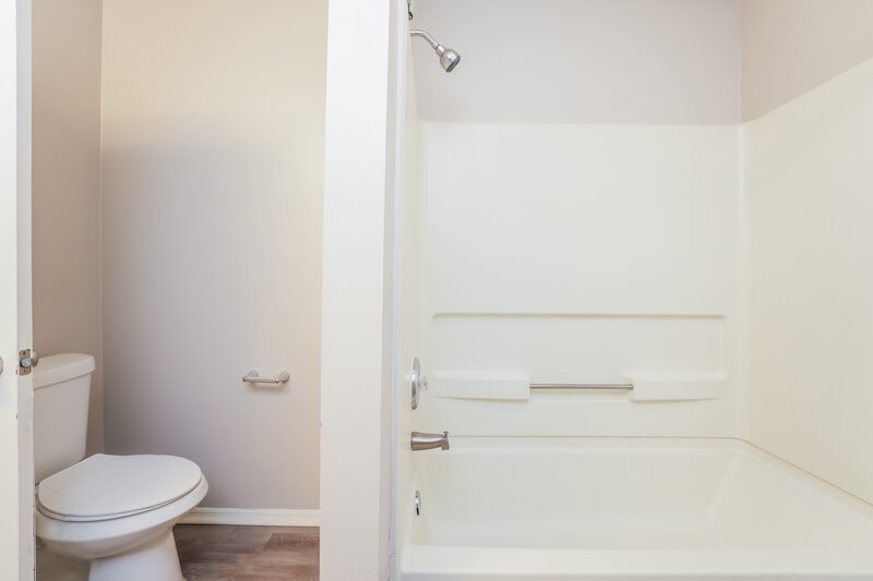1,850/Mo, 4923 Windsor Downs Dr Decatur, GA 30035 Main Bathroom View 2