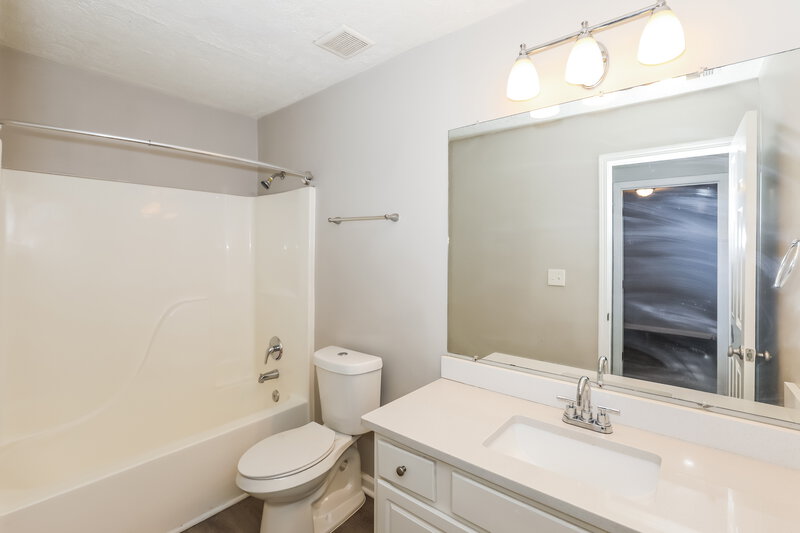 1,990/Mo, 7430 Royale Ln Riverdale, GA 30296 Bathroom View 2