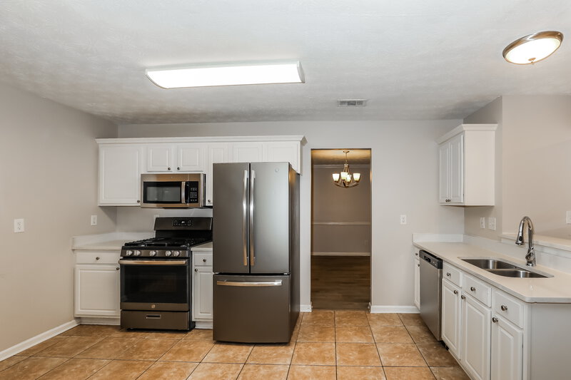 2,275/Mo, 4053 Rockmill Cv Ellenwood, GA 30294 Kitchen View