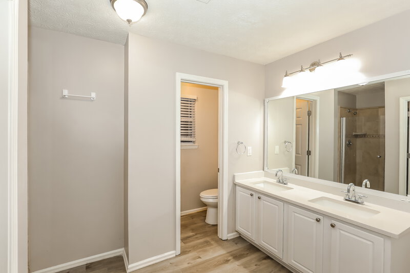 2,275/Mo, 4053 Rockmill Cv Ellenwood, GA 30294 Main Bathroom View