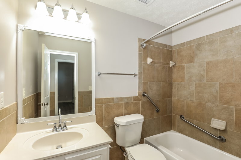 2,275/Mo, 4053 Rockmill Cv Ellenwood, GA 30294 Bathroom View