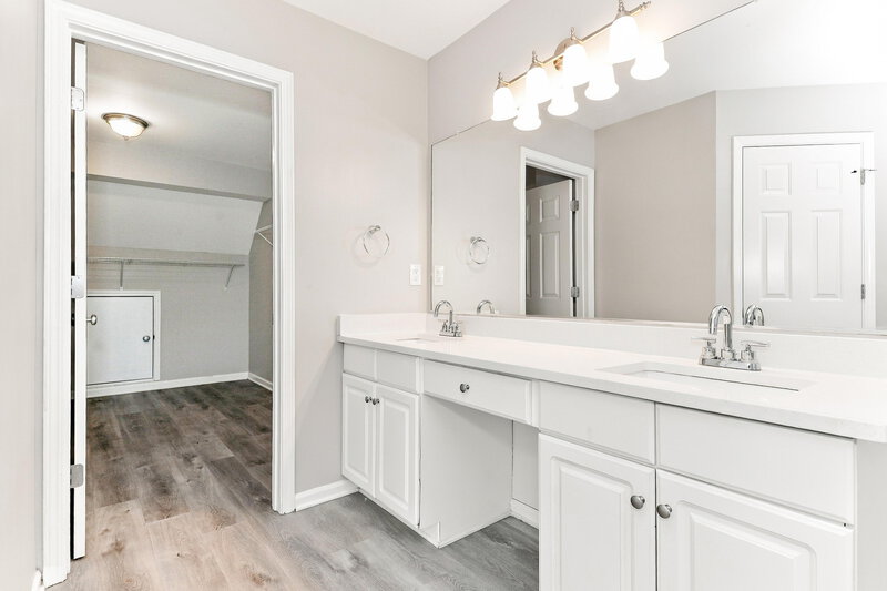 2,200/Mo, 298 Summit View Dr McDonough, GA 30253 Primary Bathroom View 2