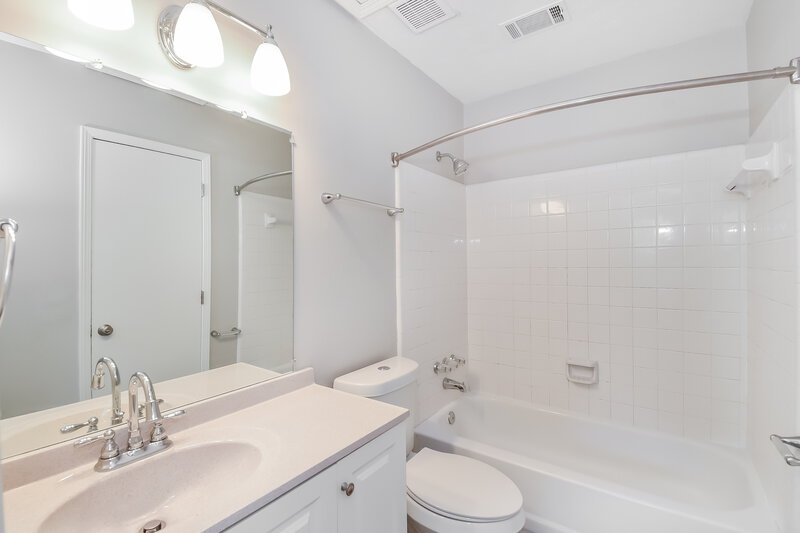 2,270/Mo, 5897 Brookside Dr SE Mableton, GA 30126 Bathroom View