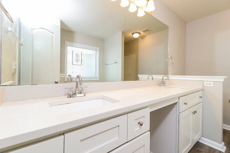 2,135/Mo, 2545 Oakleaf Ridge Lithonia, GA 30058 Main Bathroom View
