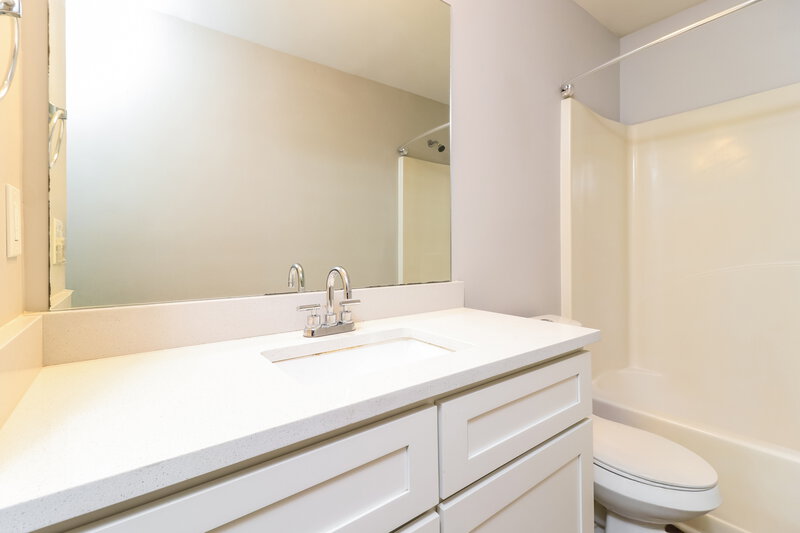 2,135/Mo, 2545 Oakleaf Ridge Lithonia, GA 30058 Bathroom View 2