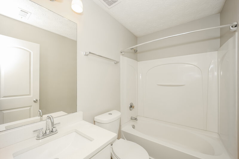 2,060/Mo, 4414 Rock Valley Drive Forest Park, GA 30297 Bathroom View