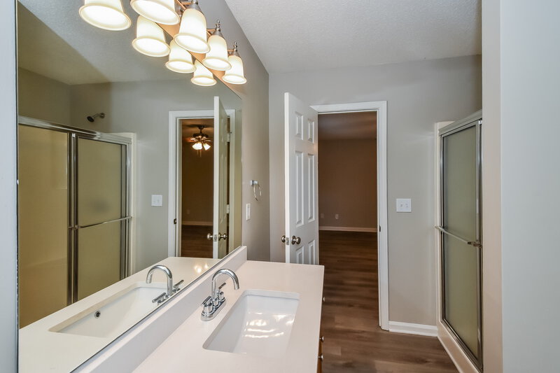 1,800/Mo, 816 Regency Ct Villa Rica, GA 30180 Main Bathroom View 2