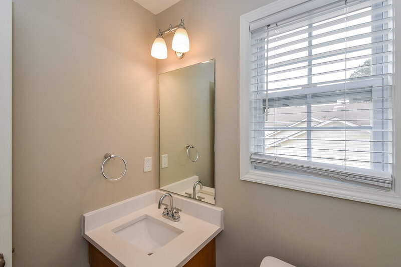 1,800/Mo, 816 Regency Ct Villa Rica, GA 30180 Bathroom View