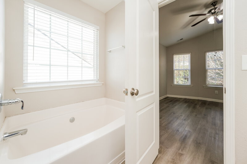 1,995/Mo, 115 Creek Way Covington, GA 30016 Main Bathroom View 2