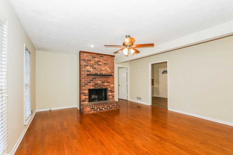 2,035/Mo, 8148 Tupelo Trl Jonesboro, GA 30236 Living Room View