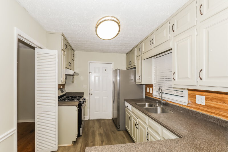 2,035/Mo, 8148 Tupelo Trl Jonesboro, GA 30236 Kitchen View