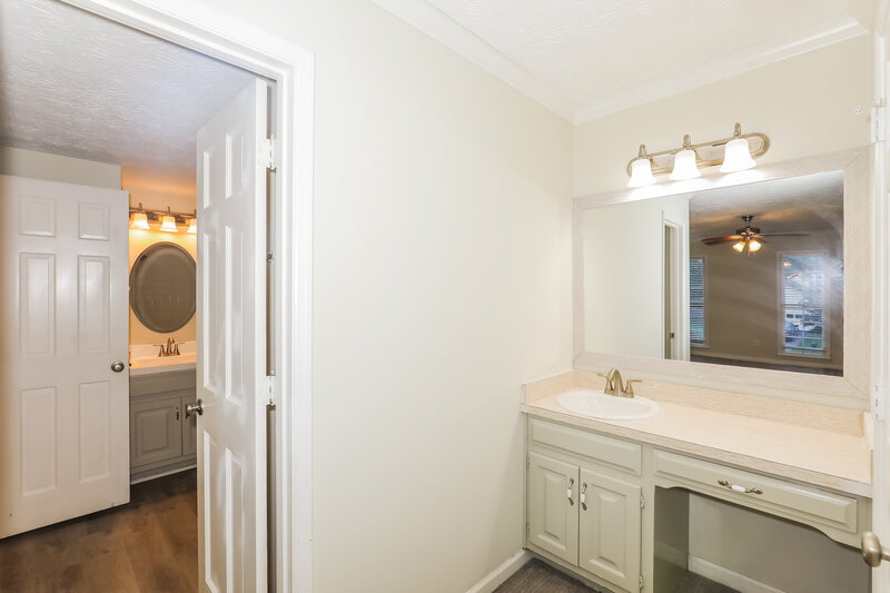 2,035/Mo, 8148 Tupelo Trl Jonesboro, GA 30236 Main Bathroom View