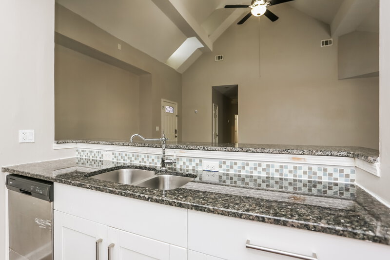 1,985/Mo, 4581 Doral Dr SW Atlanta, GA 30331 Kitchen View 3