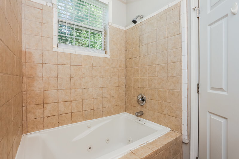 1,985/Mo, 4581 Doral Dr SW Atlanta, GA 30331 Main Bathroom View 2
