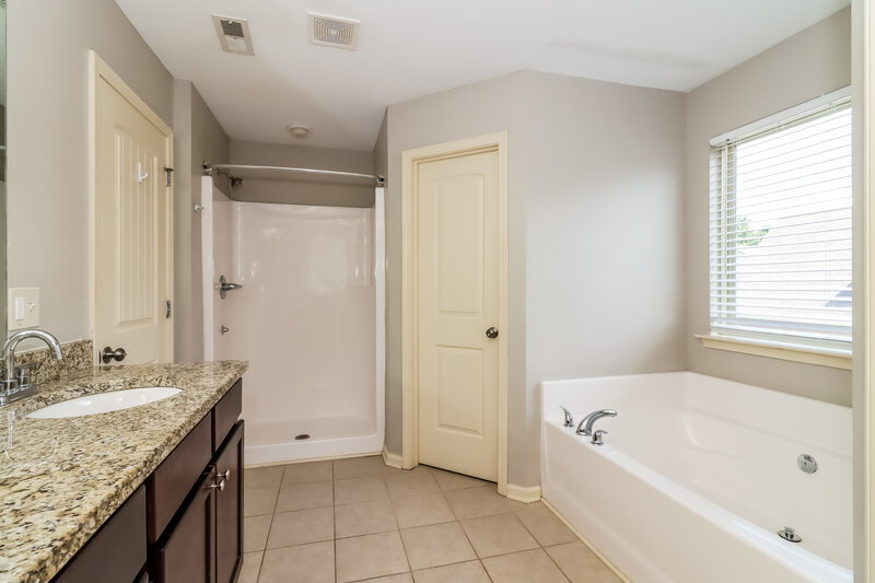 2,035/Mo, 67 Hamilton Blvd Cartersville, GA 30120 Main Bathroom View