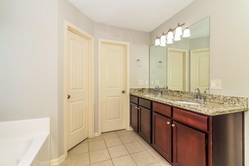 2,035/Mo, 67 Hamilton Blvd Cartersville, GA 30120 Main Bathroom View 2