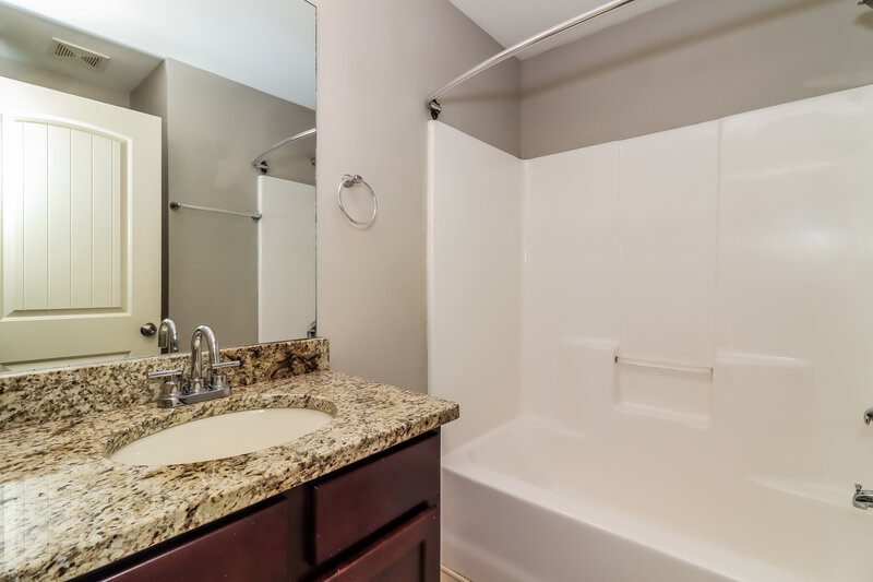 2,035/Mo, 67 Hamilton Blvd Cartersville, GA 30120 Bathroom View