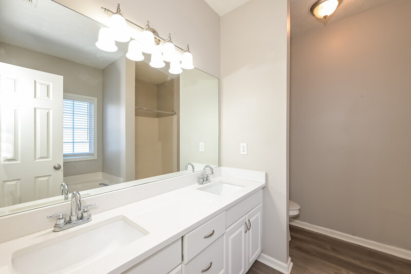 1,830/Mo, 35 Winchester Ct Covington, GA 30016 Main Bathroom View