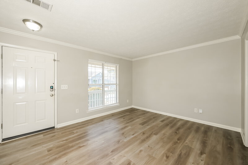 2,250/Mo, 2092 Wedgewood Dr Stone Mountain, GA 30088 Sitting Room View