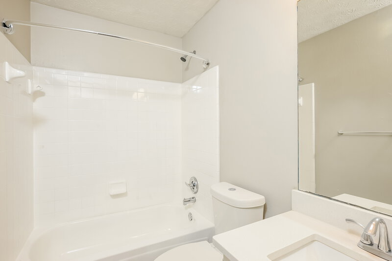 2,250/Mo, 2092 Wedgewood Dr Stone Mountain, GA 30088 Bathroom View