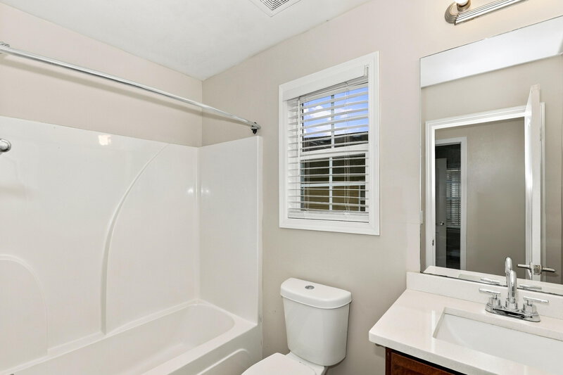 1,950/Mo, 172 Tyre Dr McDonough, GA 30253 Bathroom View 2