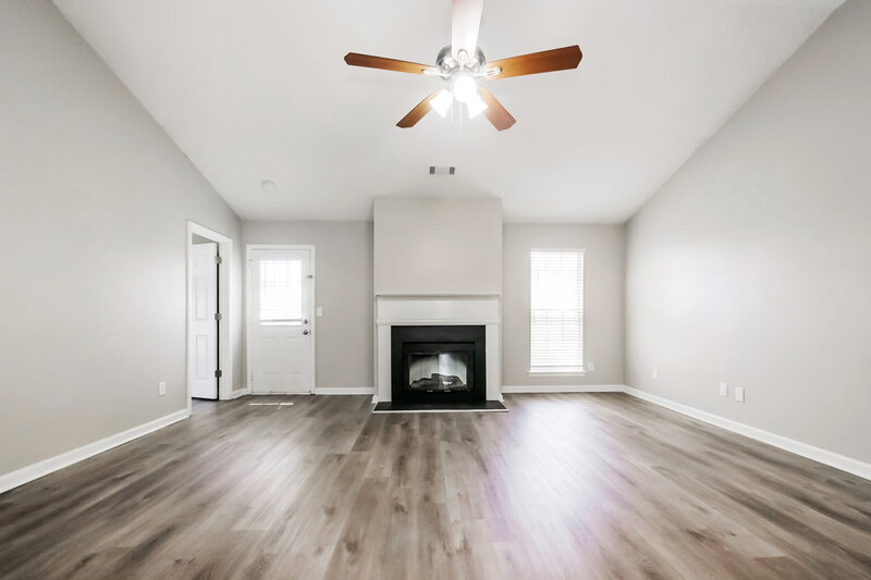 1,955/Mo, 264 Galway Ln Hampton, GA 30228 Living Room View