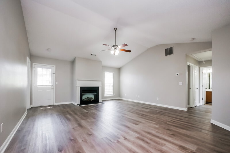 1,955/Mo, 264 Galway Ln Hampton, GA 30228 Living Room View 2