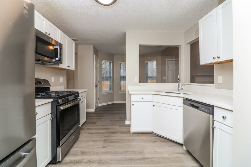 2,210/Mo, 2756 River Tree Dr Decatur, GA 30034 Kitchen View