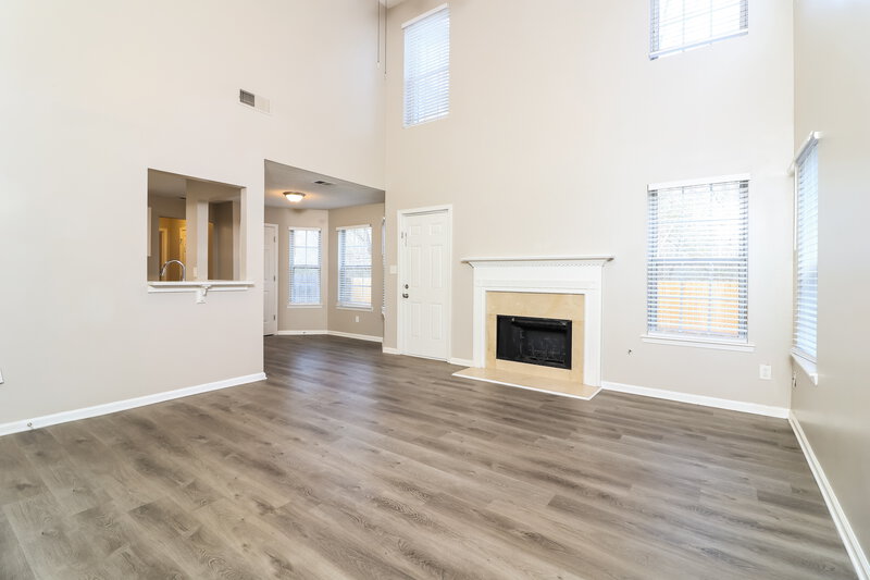 2,210/Mo, 2756 River Tree Dr Decatur, GA 30034 Family Room View 2