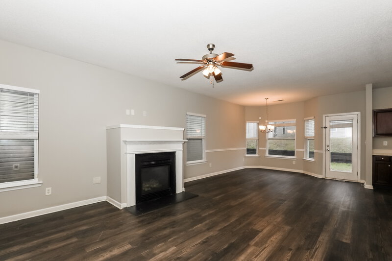 2,060/Mo, 1585 Tigris Ct College Park, GA 30349 Living Room View