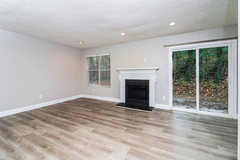 2,460/Mo, 2959 Sugarcreek Ln SE Atlanta, GA 30316 Living Room View