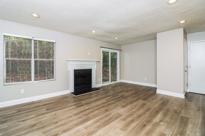2,460/Mo, 2959 Sugarcreek Ln SE Atlanta, GA 30316 Living Room View 2