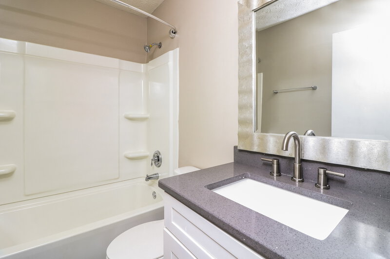 2,460/Mo, 2959 Sugarcreek Ln SE Atlanta, GA 30316 Bathroom View