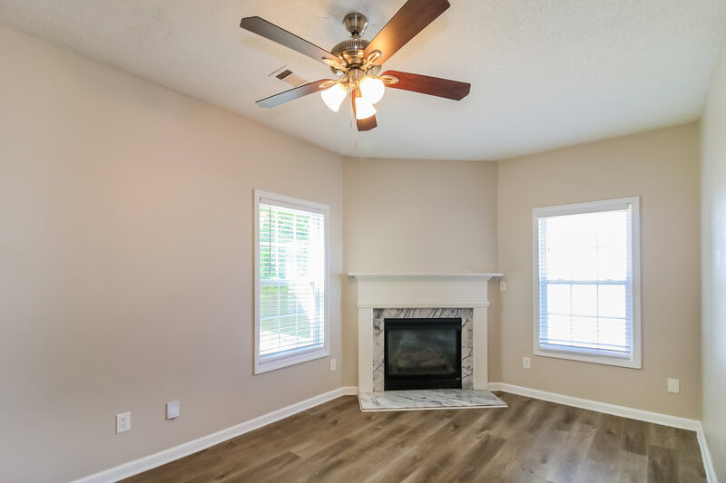 2,080/Mo, 6013 Yellowood Ct Atlanta, GA 30349 Living Room View