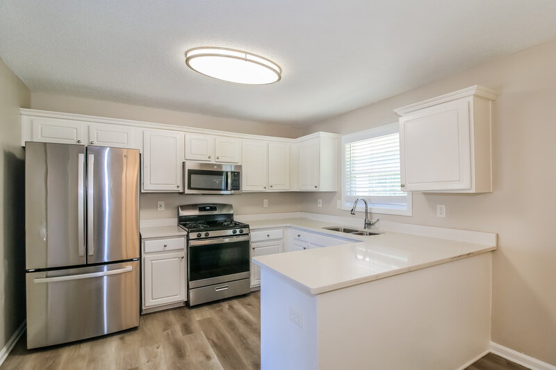 2,080/Mo, 6013 Yellowood Ct Atlanta, GA 30349 Kitchen View