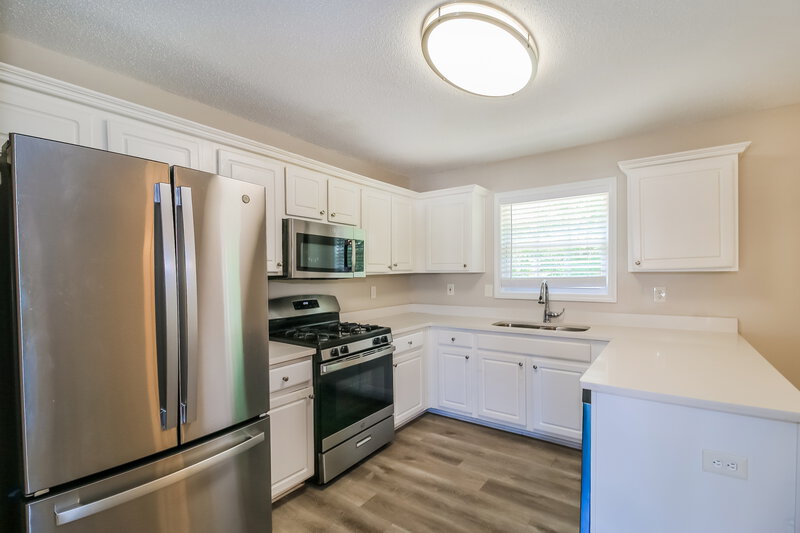 2,080/Mo, 6013 Yellowood Ct Atlanta, GA 30349 Kitchen View 2