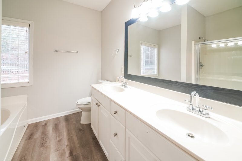 1,910/Mo, 2650 Neighborhood Walk S Villa Rica, GA 30180 Main Bathroom View