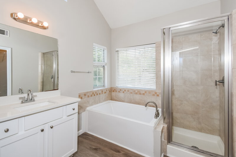 2,300/Mo, 2057 Wedgewood Drive Stone Mountain, GA 30088 Main Bathroom View