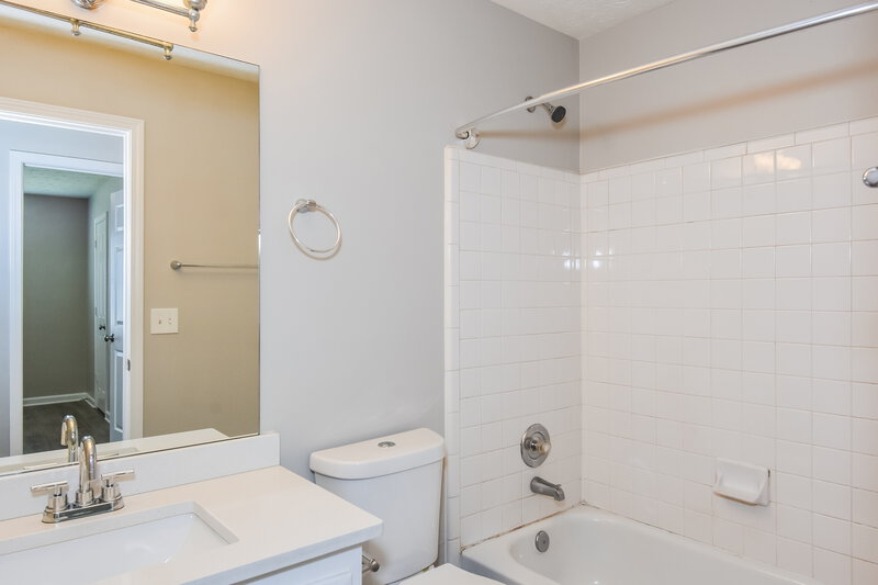 2,300/Mo, 2057 Wedgewood Drive Stone Mountain, GA 30088 Bathroom View