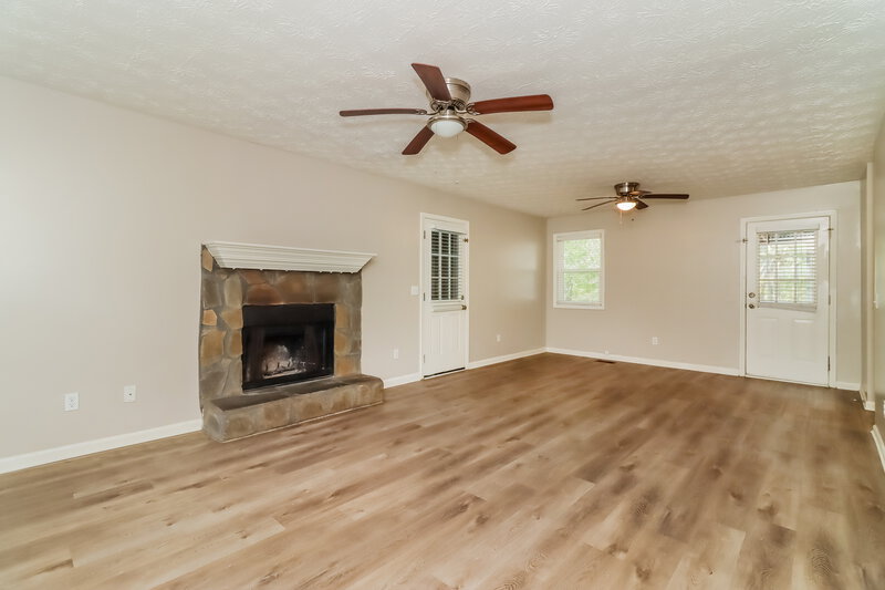 2,370/Mo, 909 N Lassetter Cir Villa Rica, GA 30180 Living Room View