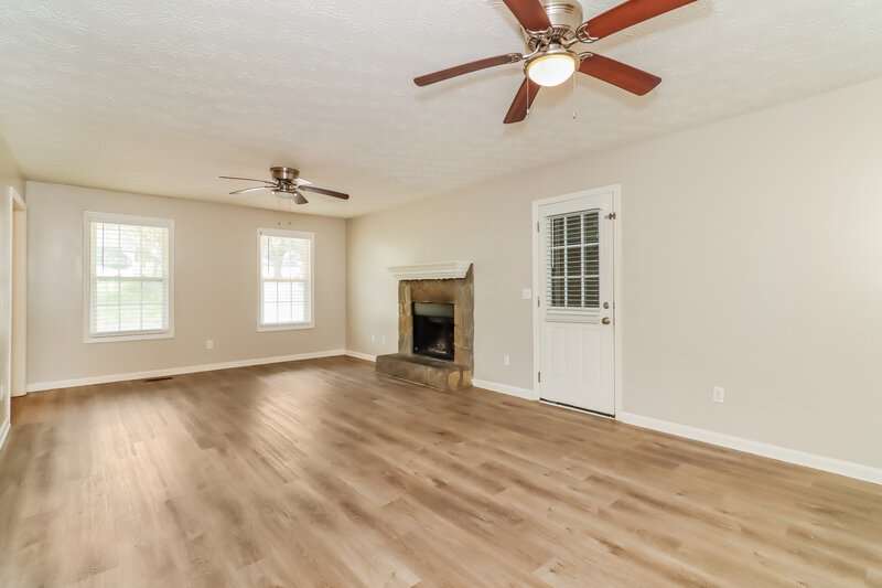 2,370/Mo, 909 N Lassetter Cir Villa Rica, GA 30180 Living Room View 2