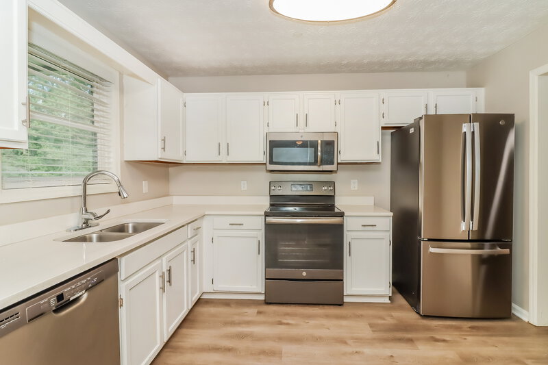 2,370/Mo, 909 N Lassetter Cir Villa Rica, GA 30180 Kitchen View