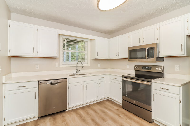 2,370/Mo, 909 N Lassetter Cir Villa Rica, GA 30180 Kitchen View 2