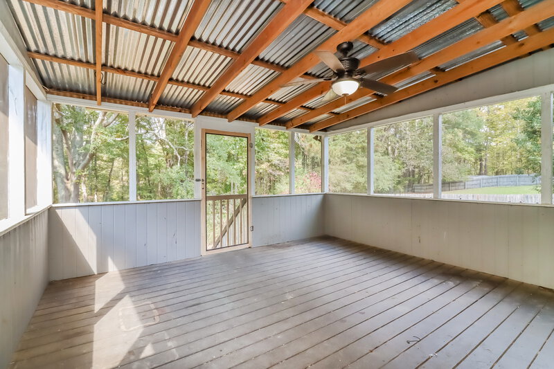 2,370/Mo, 909 N Lassetter Cir Villa Rica, GA 30180 Sun Room View