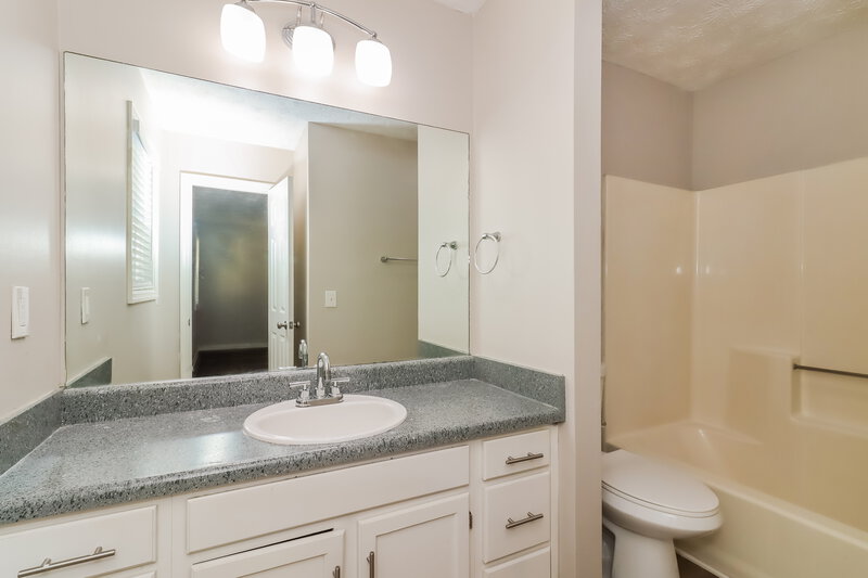 2,370/Mo, 909 N Lassetter Cir Villa Rica, GA 30180 Main Bathroom View