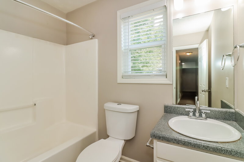2,370/Mo, 909 N Lassetter Cir Villa Rica, GA 30180 Bathroom View