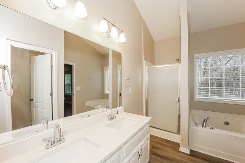 2,285/Mo, 303 Tara Beach Ln Jonesboro, GA 30238 Main Bathroom View