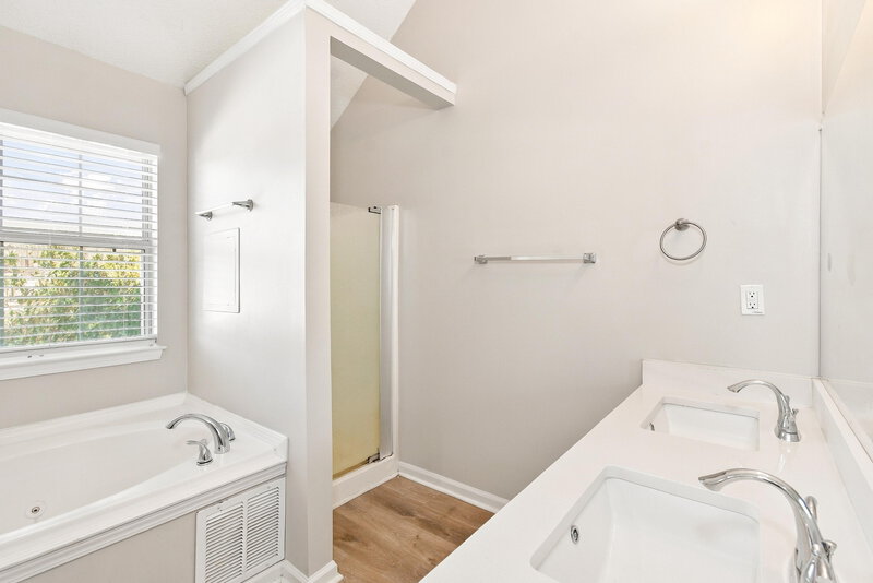 2,000/Mo, 4556 Raptor Trl Douglasville, GA 30135 Primary Bathroom View